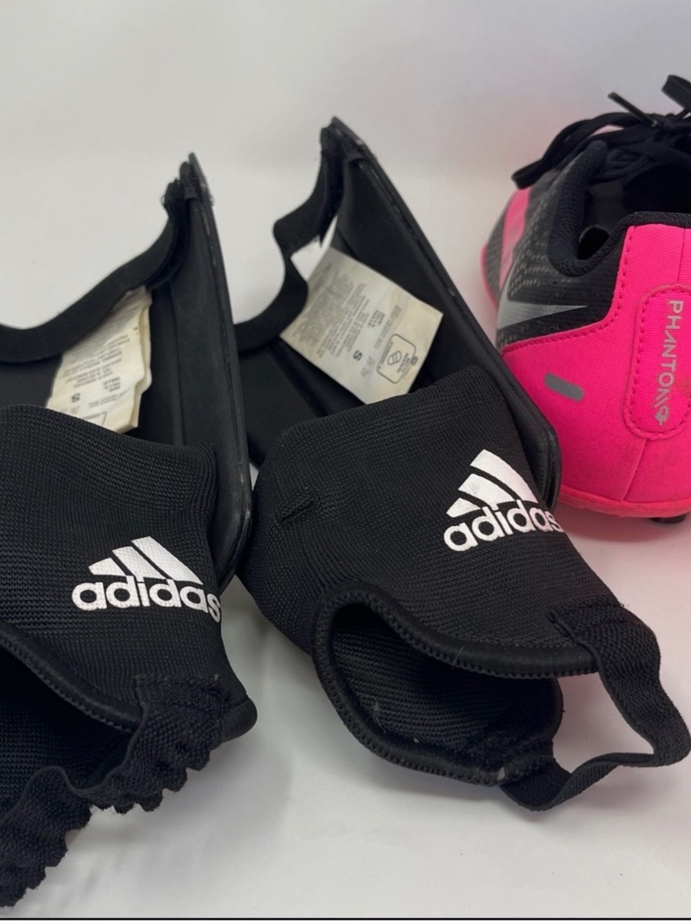 Nike  Soccer Cleats and shin guards - Picture 4 of 4